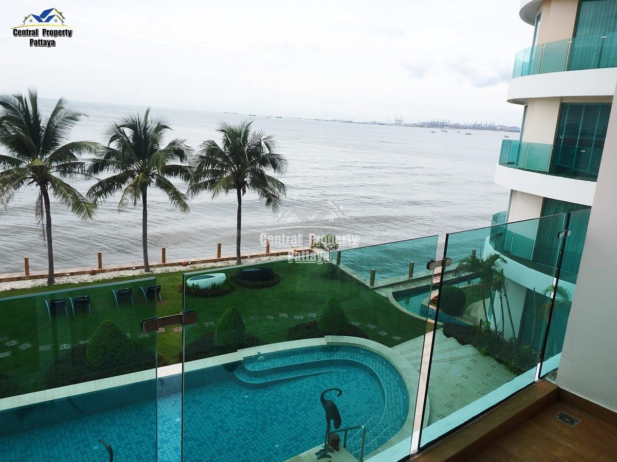 Beachfront, 1 bedroom, 1 bathroom for sale in Banglamung. - Condominium - Pattaya-Naklua - 