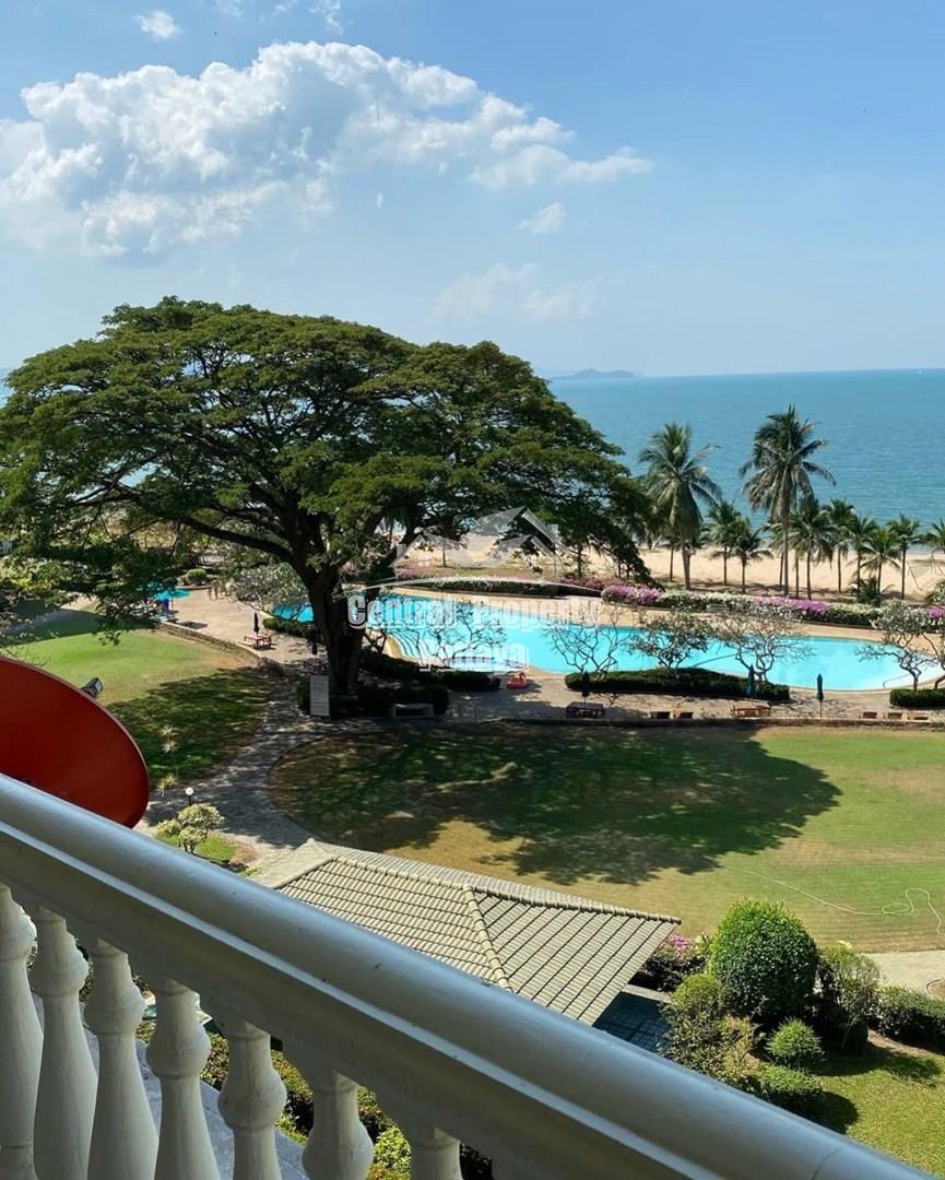 Beautiful townhouse at a great price, located directly on the beach of Najomtien - House - Na Jomtien - Beach Ban Amphur