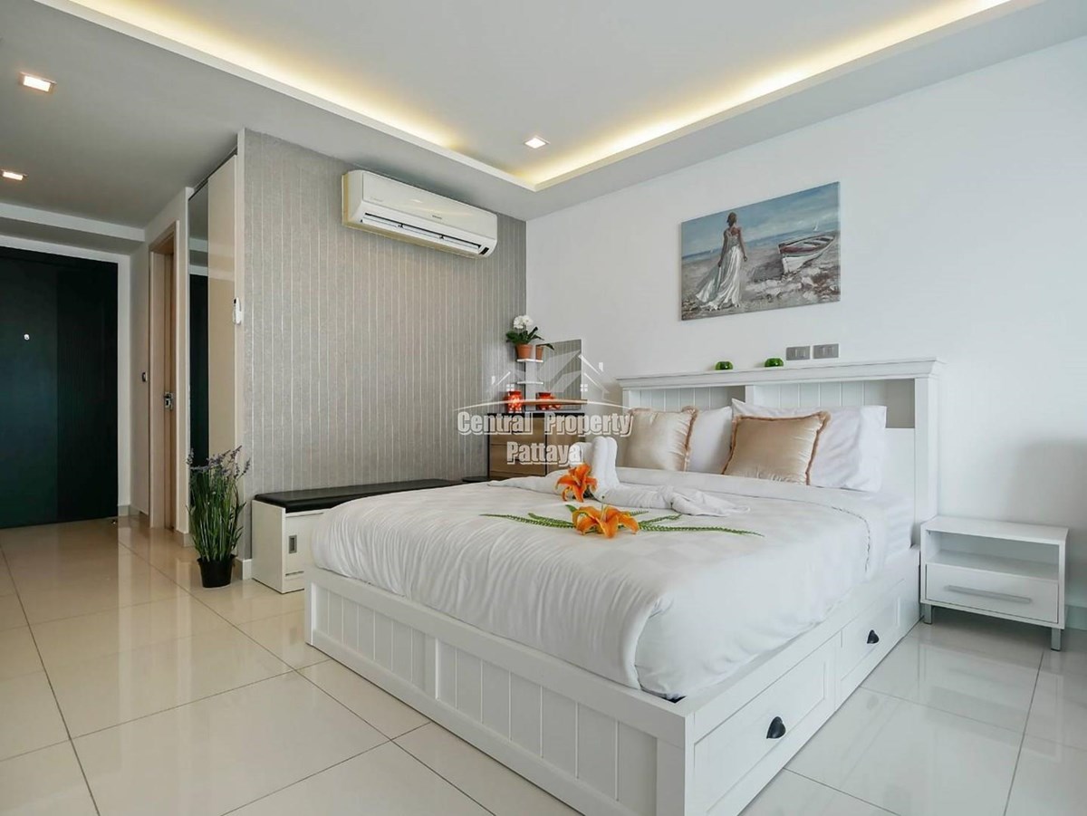 Beachfront luxury Condo for Rent and Sale in prime location at Wongamat  - Condominium -  - 