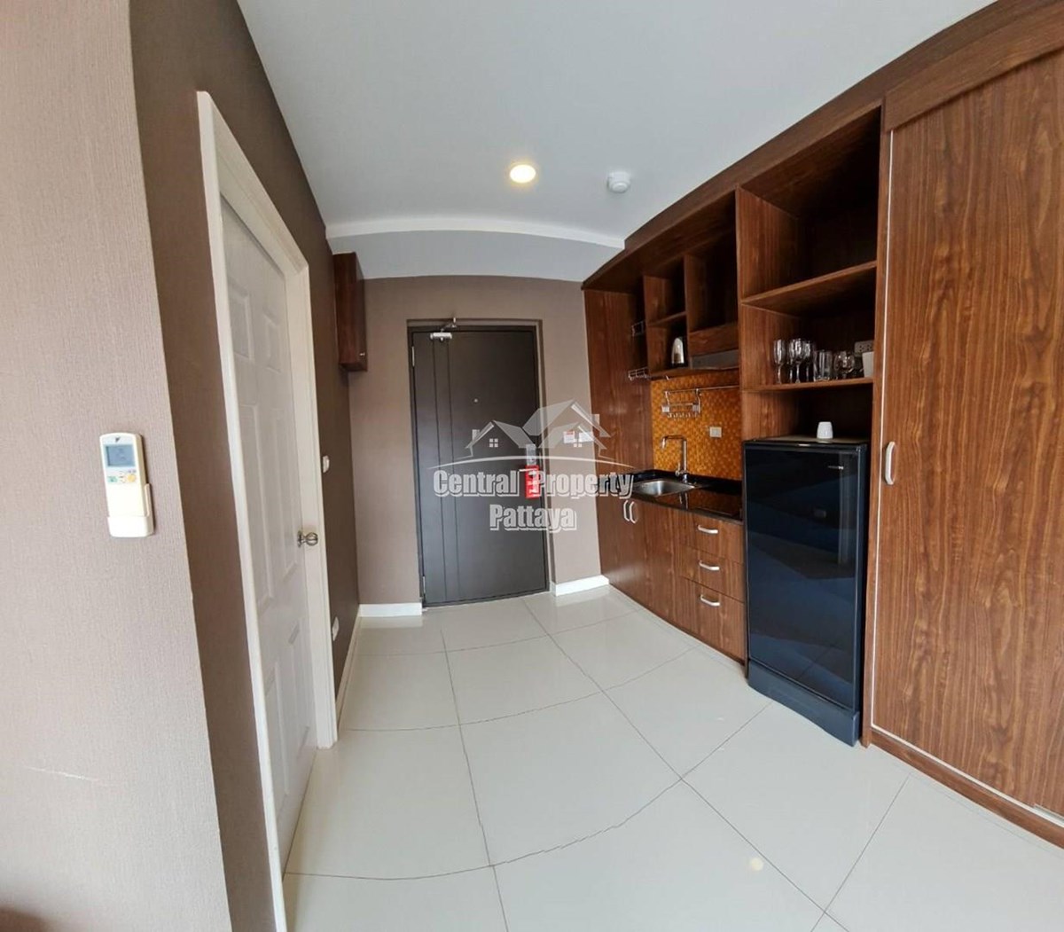 Studio Apartment for Rent Pratumnak Hill Condominium Pratumnak