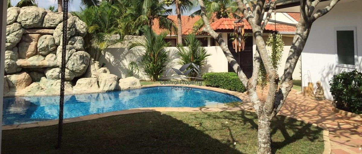 Beautiful Three Bedroom Three Bathroom Pool Villa in East Pattaya for Rent or Sale.ขายพูลวิลล่า 3 ห้องนอน 3 ห้องน้ำ ในเมืองพัทยา - House - Pattaya East - 