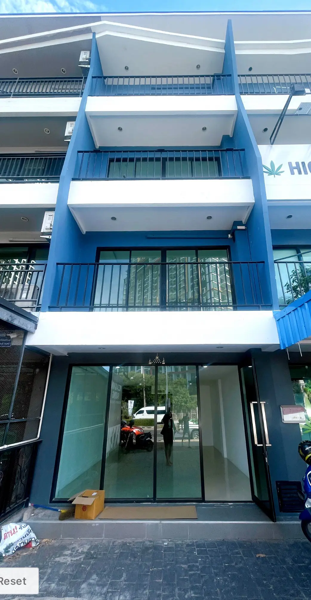 Well located Commercial building for rent in Jomtien second road.  - Shop House -  - 