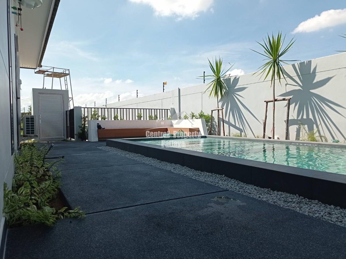 A modern country style private villa for sale. Perfect for holiday home. Great facilities. Surrounded by attractions. - House - Huai Yai - 