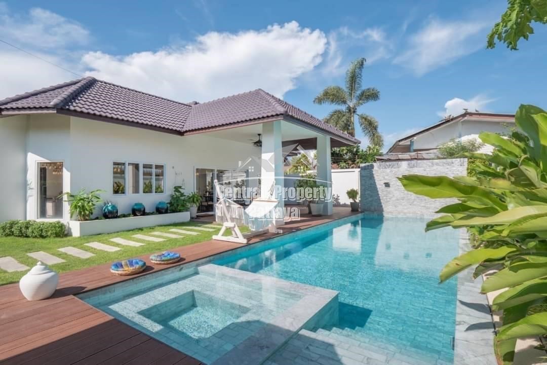 Newly renovated, luxury pool villa for sale in East Pattaya. 