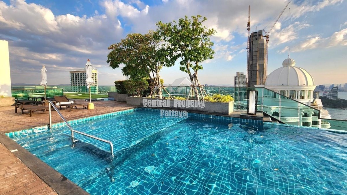Beachfront, 2 bedroom, 2 bathroom condo for sale in Foreign name in Wongamat Tower, Wongamat. - Condominium - Pattaya-Naklua - 