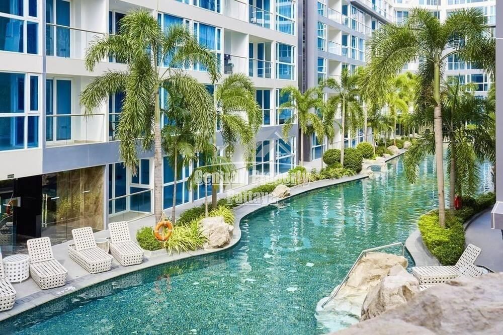 A studio with pool view for rent in prime location central pattaya.  - Condominium - Pattaya South - 