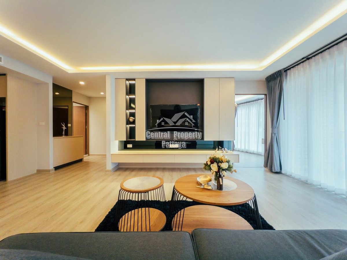 Spacious, newly renovated, 2 bedroom, 2 bathroom, penthouse for sale in City Garden, central Pattaya.