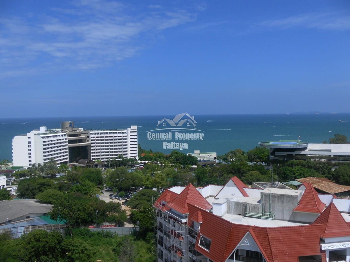  A high-rise condominium, is outstanding with an exclusive location in the Phra Tamnak Hill area for rent and sale - Condominium - Pratumnak - 
