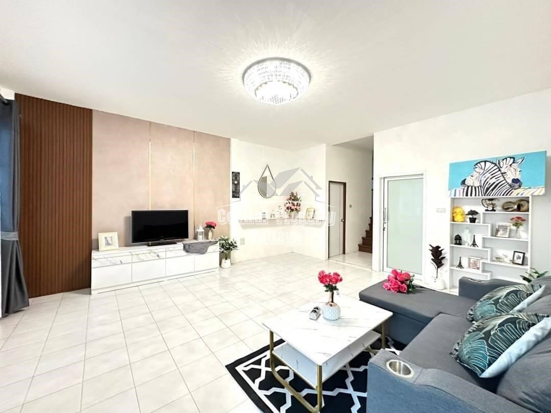 Spacious 2 bed, 2 bath townhouse for sale on Khao Noi, East Pattaya. - Town House -  - 