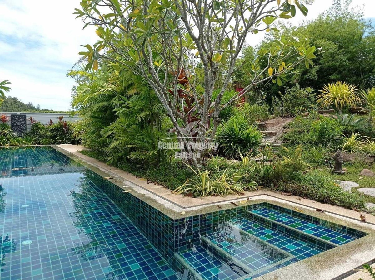 A modern country style private villa for rent. Perfect for holiday home. Great facilities. Surrounded by attractions. - Condominium -  - 