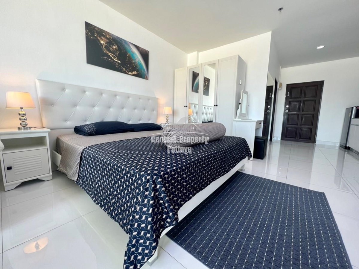 A large studio partial sea view with fully furnished for sale at the best location in Pattaya. - Condominium - Pattaya City - 