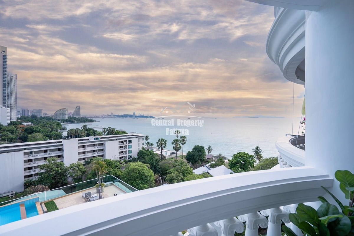Luxurious designer condo with uninterrupted sea views in Beachfront Project Park Beach Wongamat - Condominium - Wong Amat - 