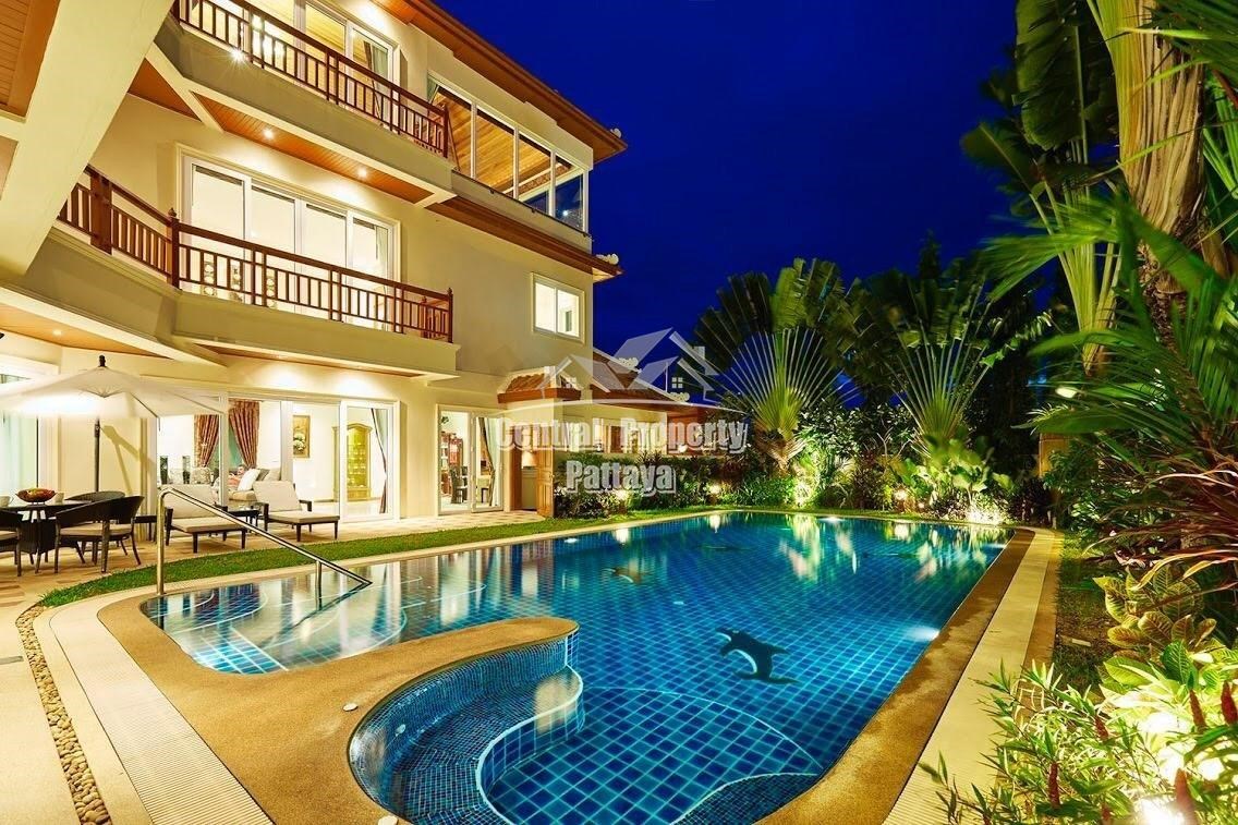 Luxurious 930 sqm, 5 floor pool villa with sea view in Pratumnak  - House -  - 
