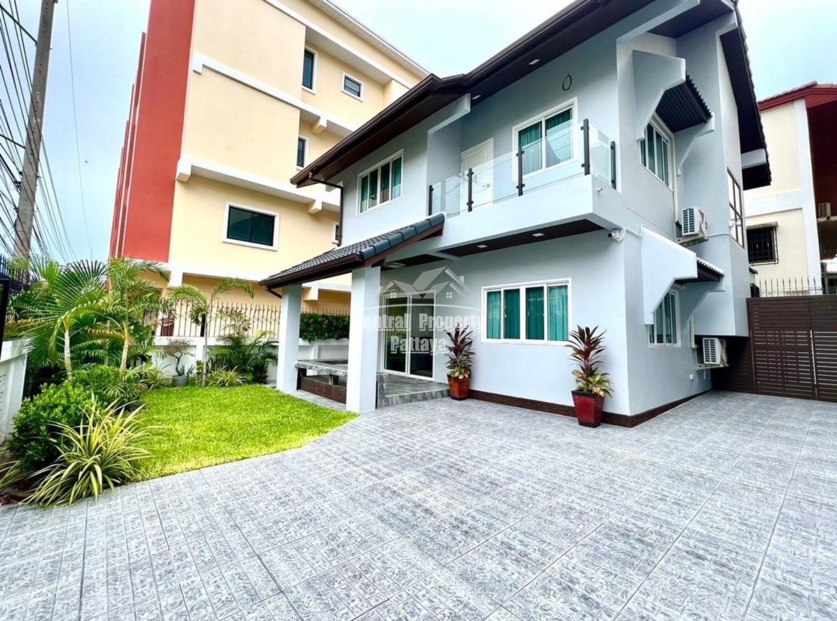 Large 4 Bedroom House for Sale In Pattaya - House - Pattaya South - Thappraya