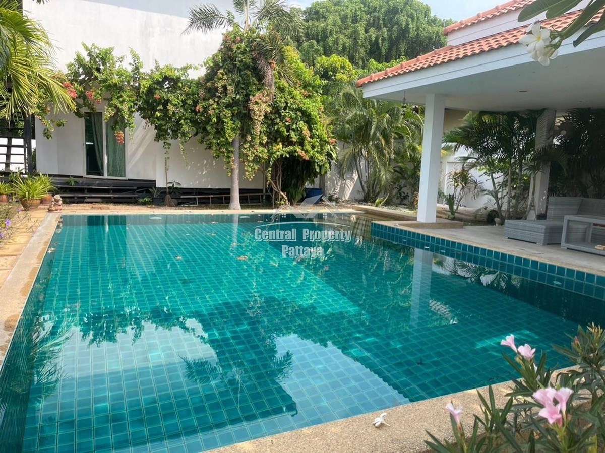 Spacious, 4 bedroom, 4 bathroom, private pool villa for sale in East Pattaya. - House -  - 