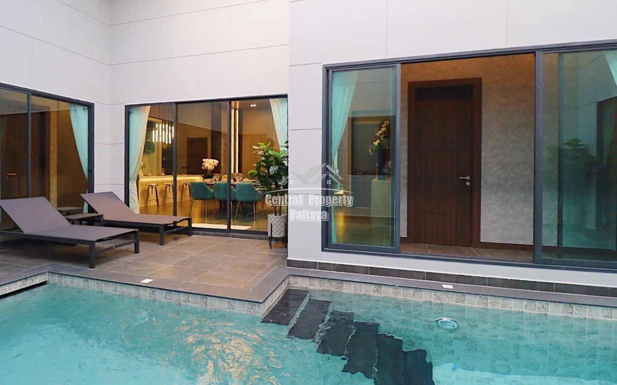 Contemporary 3 bedroom, 4 bathroom house with private pool for sale in East Pattaya. - House -  - 
