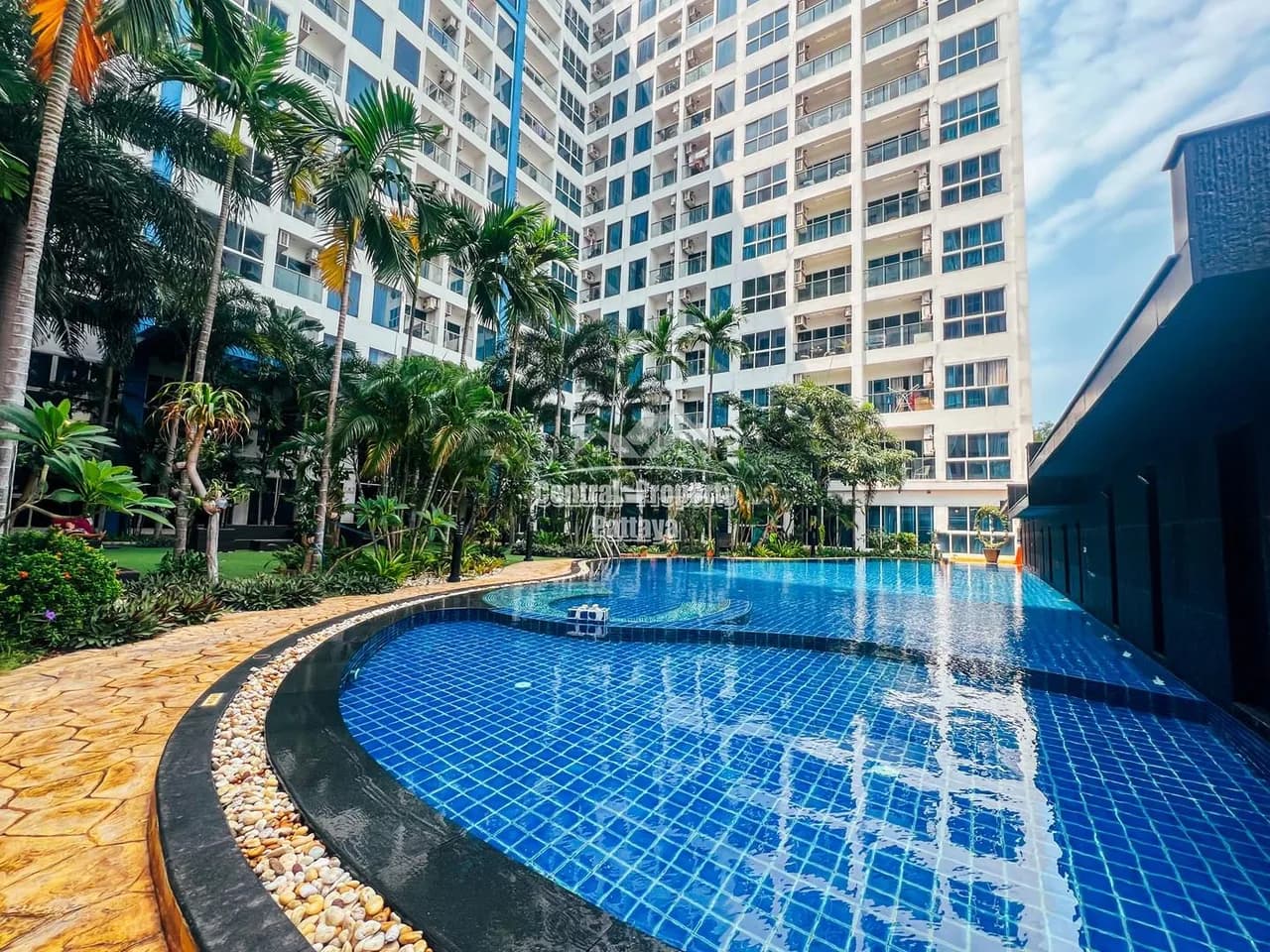 Spacious studio for sale in foreign name in Nam Talay Condo, Na Jomtien.