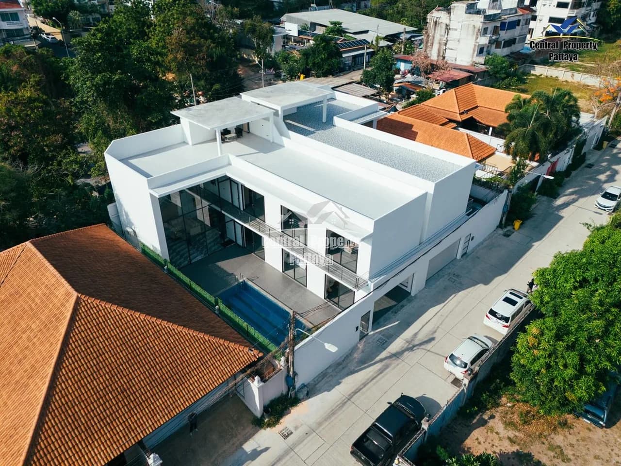 Luxurious Modern Pool Villa in Prestigious Pratumnak Hill – Spacious 6-Bedroom Oasis with Rooftop Terrace and Private Pool