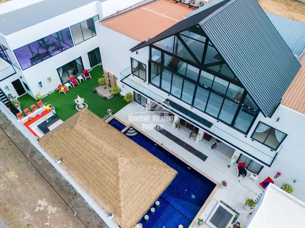 Spacious 6-Bed, 10-Bath Luxury Estate – Ultimate Comfort & Elegance