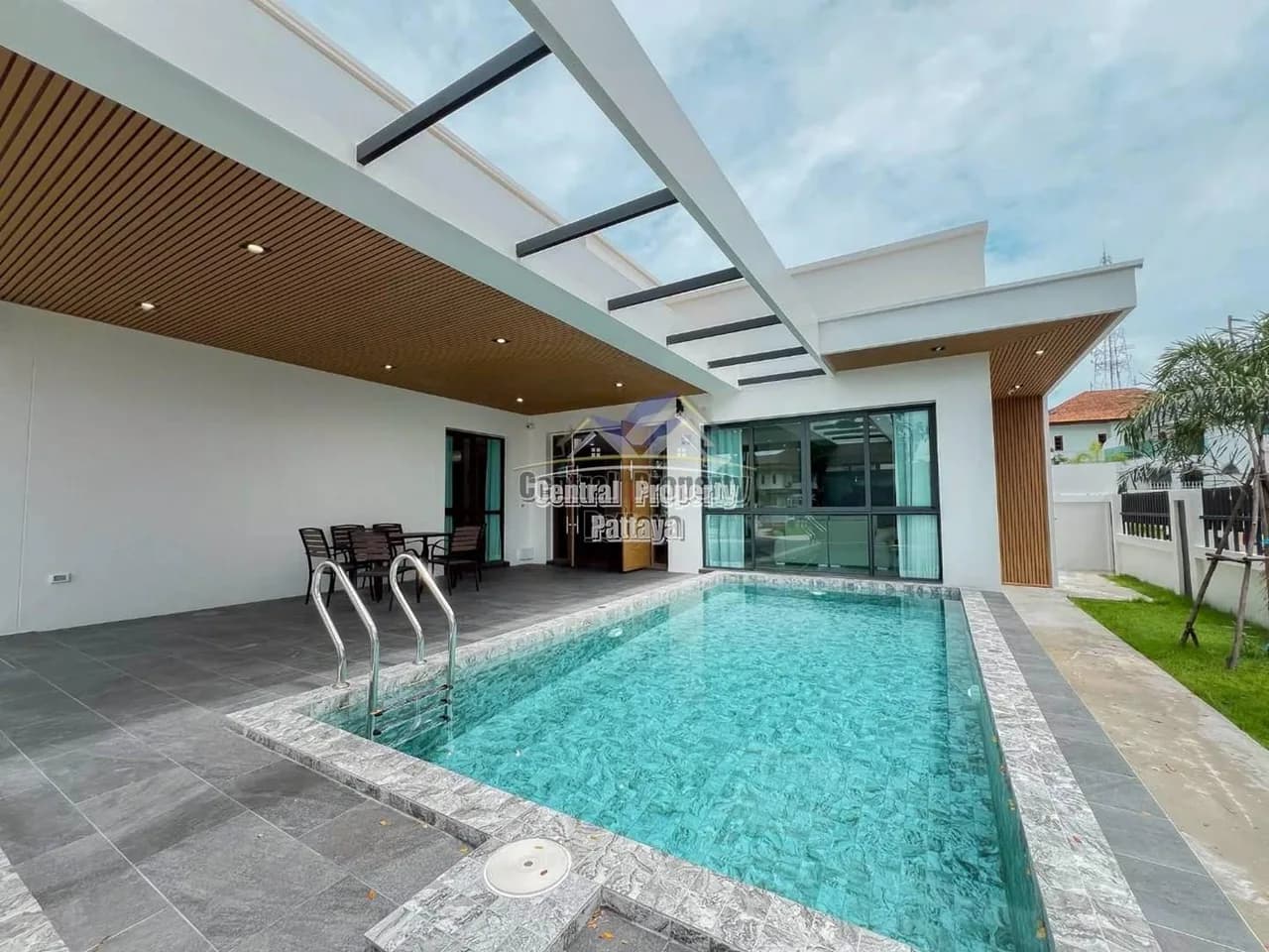 Modern 4-Bedroom Pool Villa – 372 sqm of Luxury Living in Pattaya