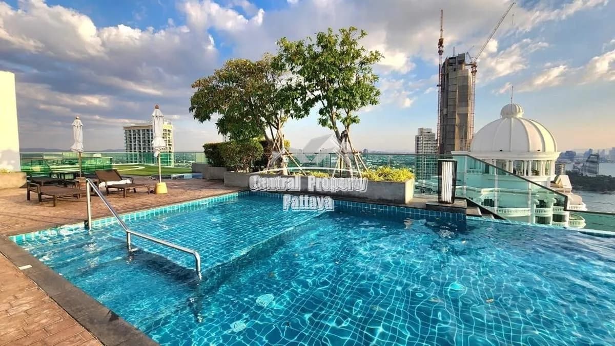 Beachfront, 2 bedroom, 2 bathroom, 93sqm condo for sale in Foreign name in Wongamat Tower, Wongamat.