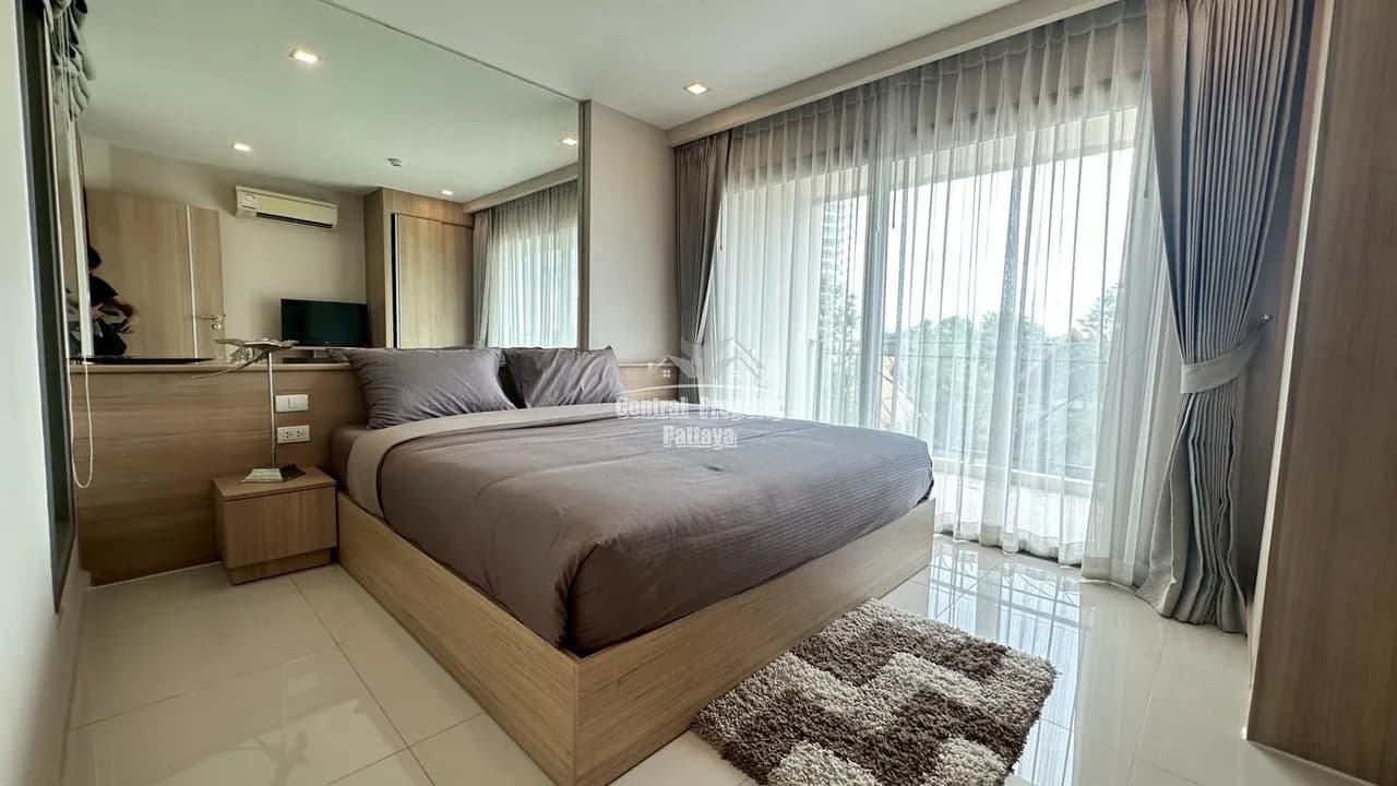 Spacious Corner Residence with Panoramic Views – The Tropicana, Pattaya