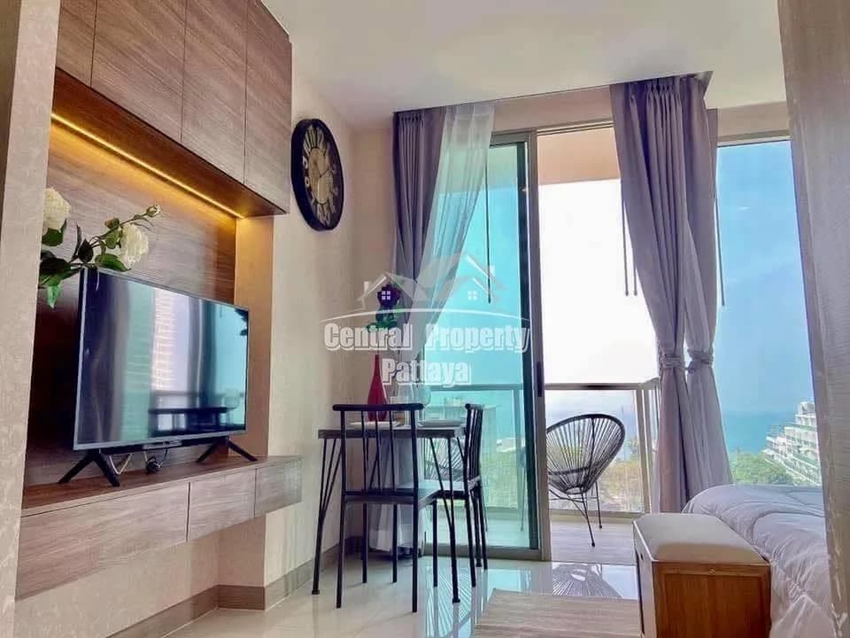 Luxury High-Rise Beachfront Condominium in Wongamat Offering Panoramic Sea Views and Five-Star Facilities.