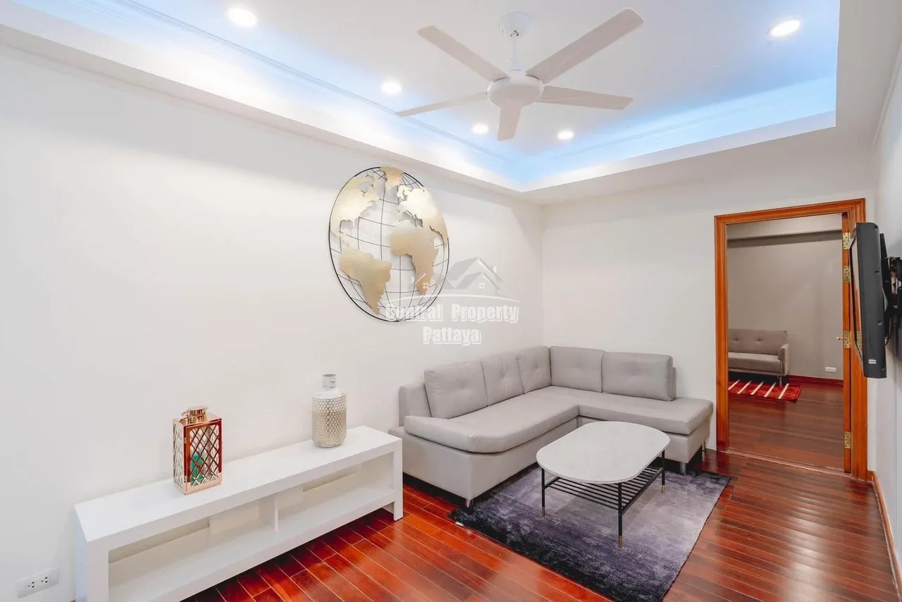 Exceptional 2 bed, 2 bath corner unit with private beach access in View Talay 3A, Jomtien for rent. — Photo 4