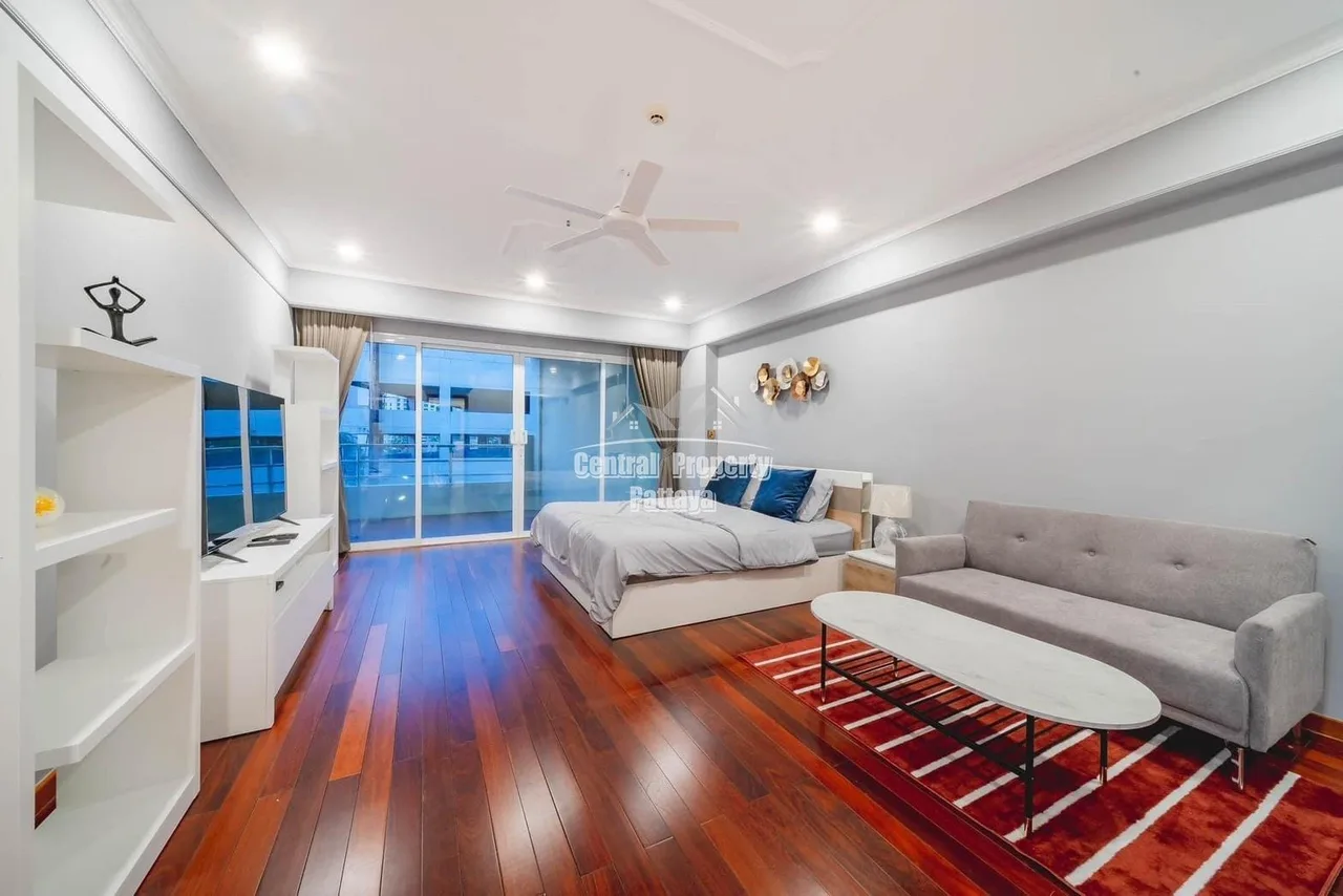 Exceptional 2 bed, 2 bath corner unit with private beach access in View Talay 3A, Jomtien for rent. — Photo 6