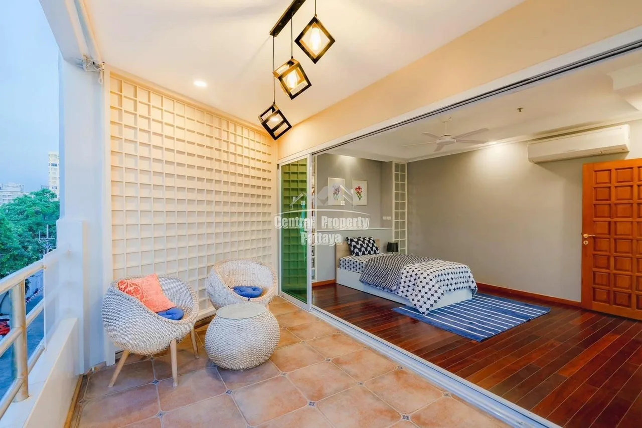 Exceptional 2 bed, 2 bath corner unit with private beach access in View Talay 3A, Jomtien for rent. — Photo 8