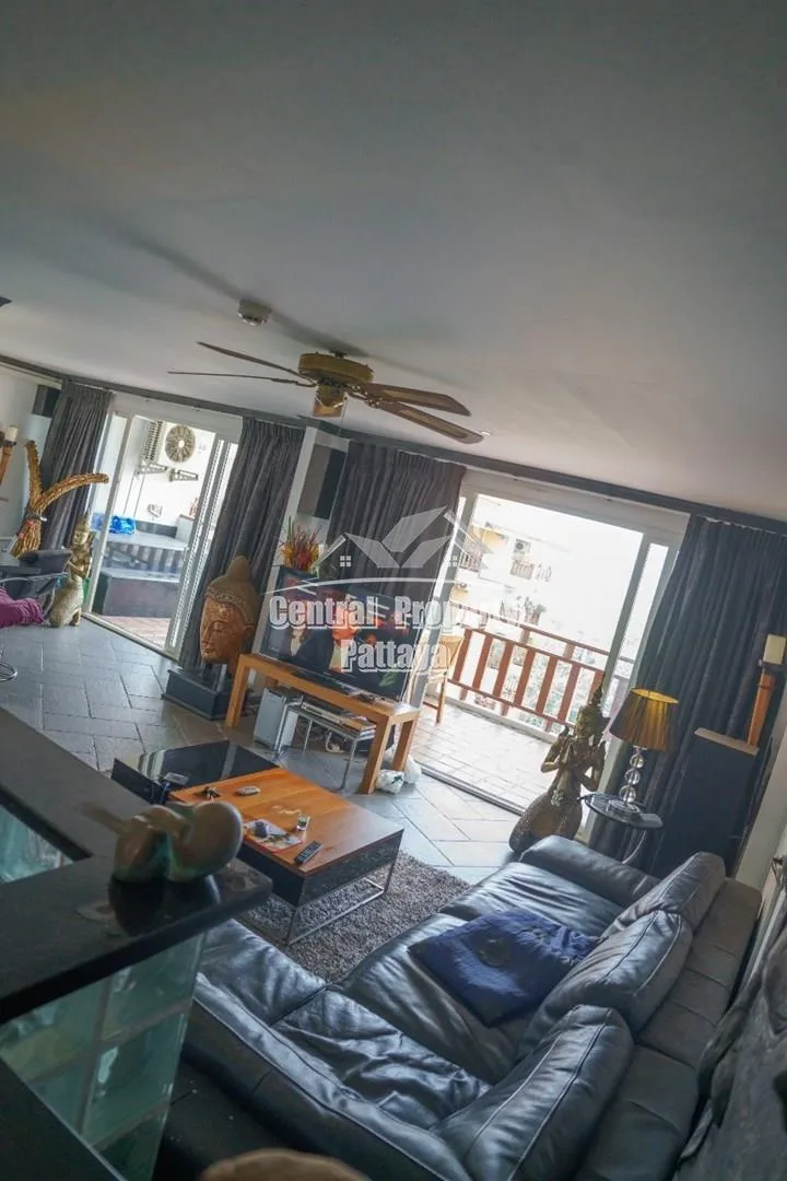 Spacious, 2 bedroom, 2 bathroom corner unit with foreign ownership in Royal Hill, Pratumnak. 2