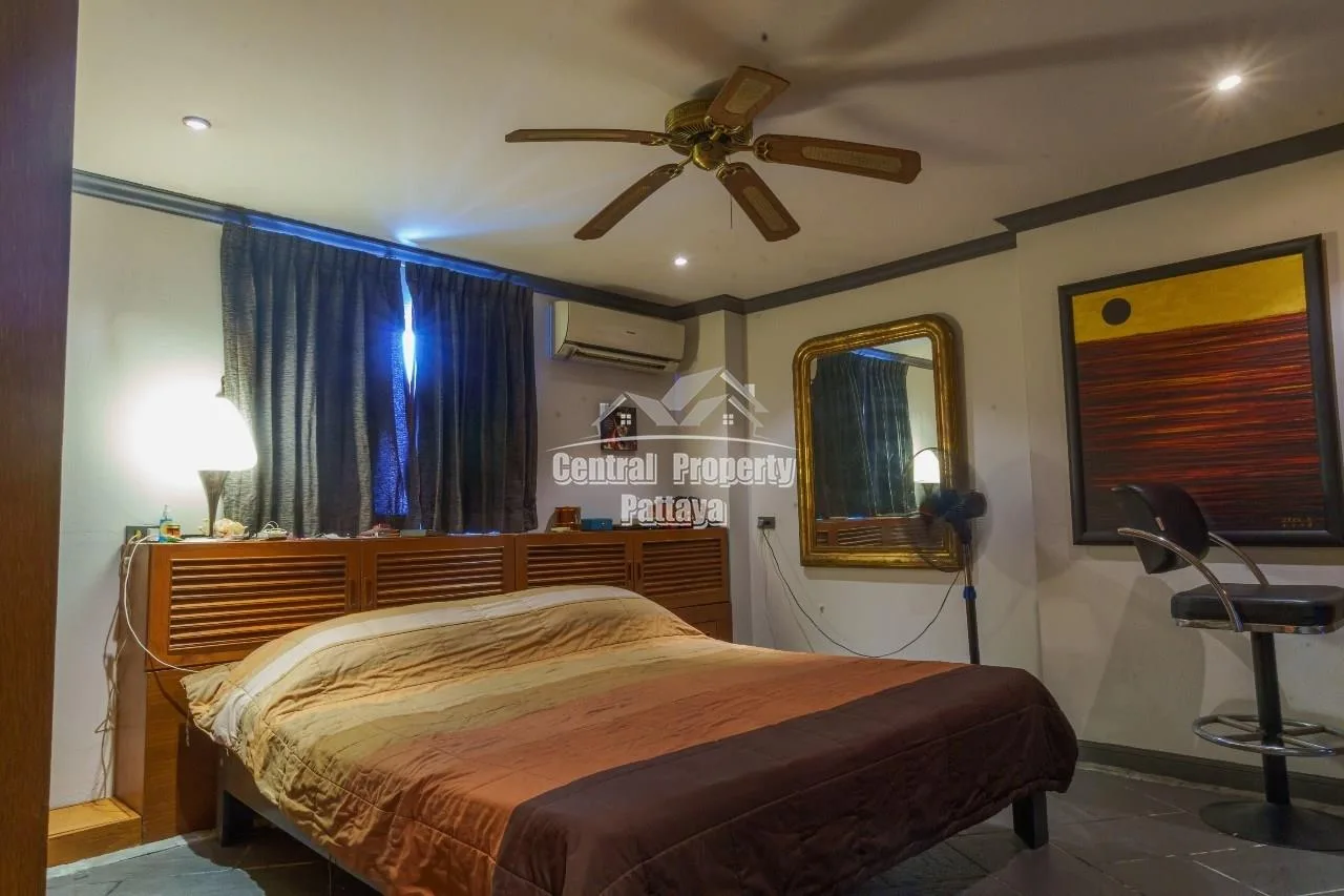 Spacious, 2 bedroom, 2 bathroom corner unit with foreign ownership in Royal Hill, Pratumnak. — Photo 11