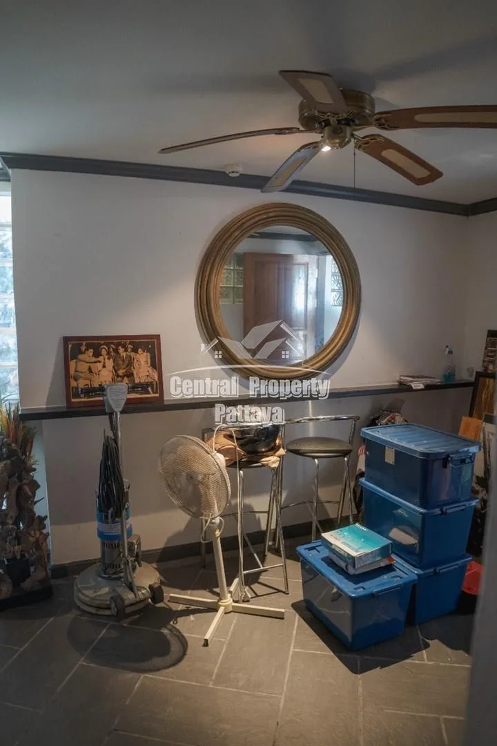 Spacious, 2 bedroom, 2 bathroom corner unit with foreign ownership in Royal Hill, Pratumnak. — Photo 13