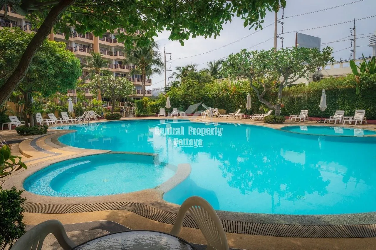 Spacious, 2 bedroom, 2 bathroom corner unit with foreign ownership in Royal Hill, Pratumnak. — Photo 18