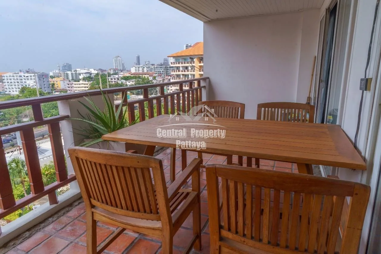 Spacious, 2 bedroom, 2 bathroom corner unit with foreign ownership in Royal Hill, Pratumnak. — Photo 8
