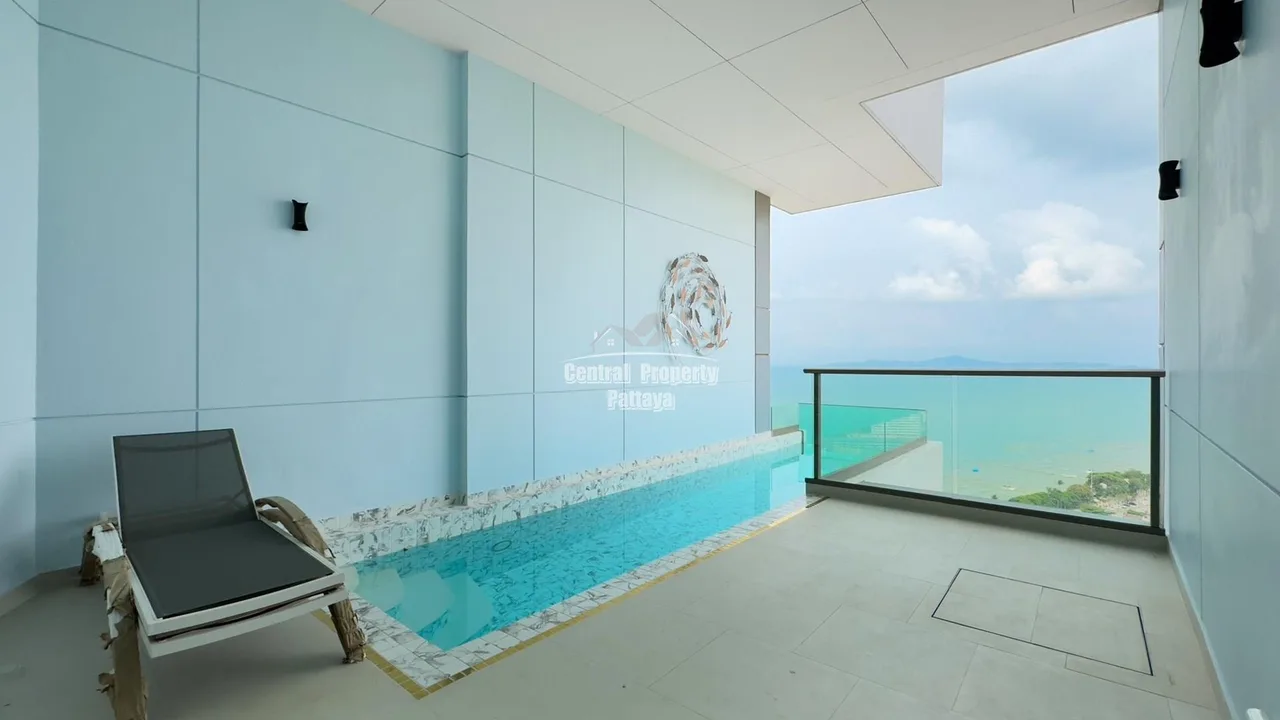 Luxurious, beachfront, private pool unit in foreign name for sale in Copacabana, Jomtien beach. 2