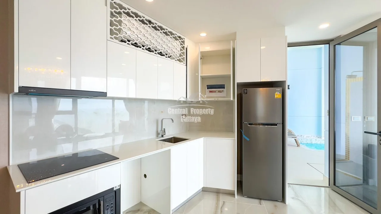 Luxurious, beachfront, private pool unit in foreign name for sale in Copacabana, Jomtien beach. — Photo 5