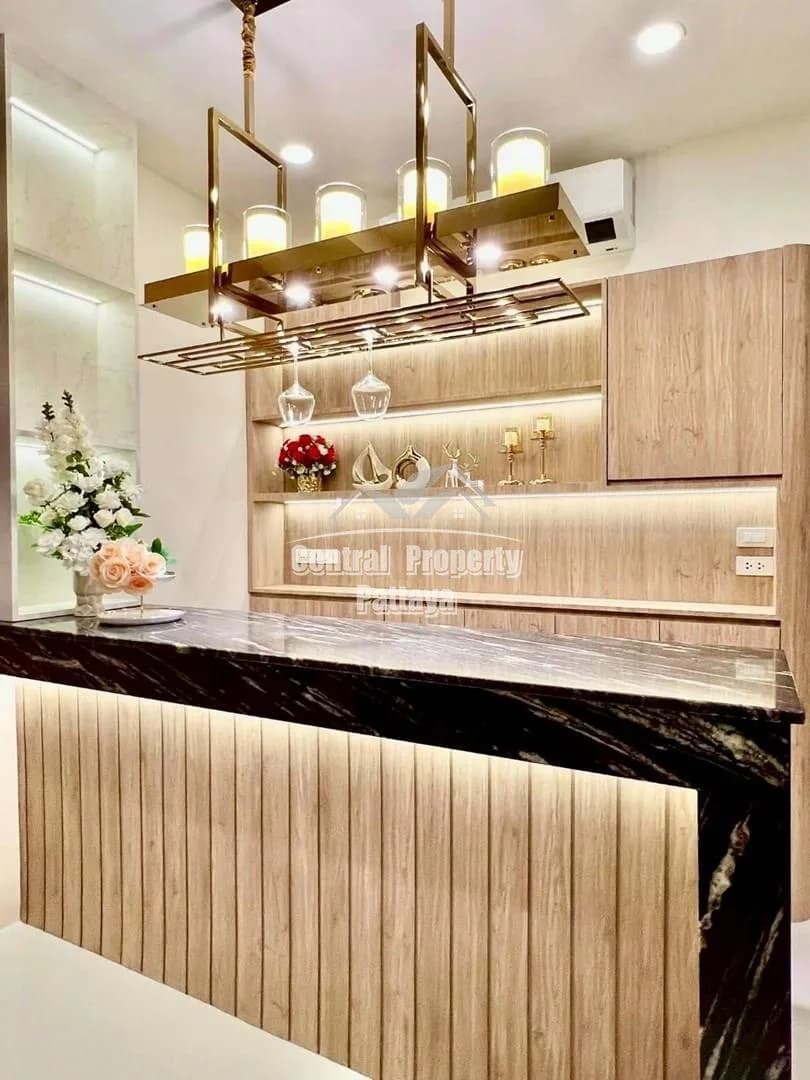 Warm & Elegant Corner Home with Imported Olive Tree Garden — Photo 13