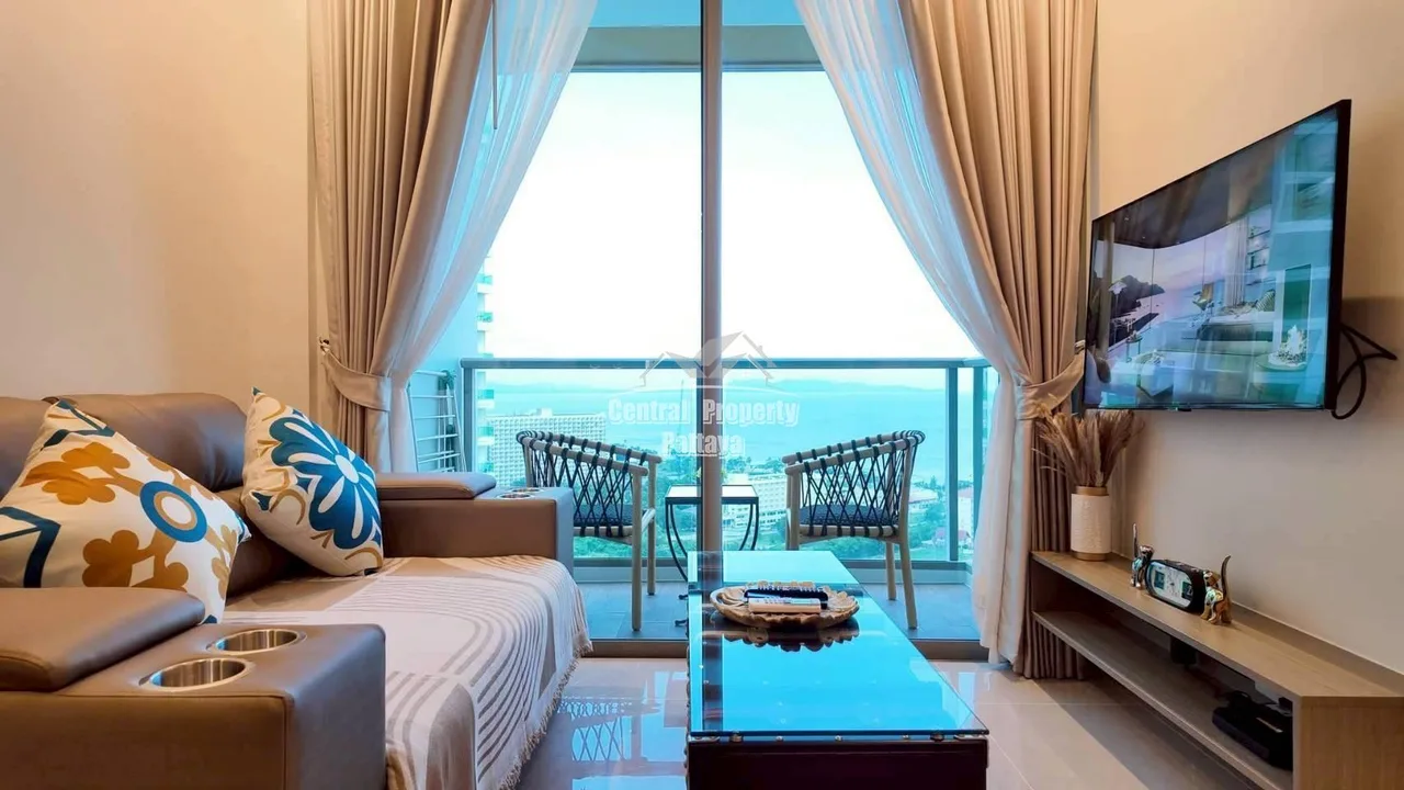 High-Floor Residence on the 24th Level with Panoramic Sea Views in the Heart of Jomtien.